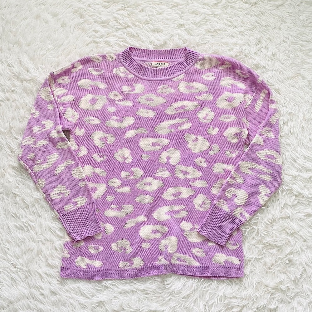 Women’s Lavender Animal Print sweater, EUC